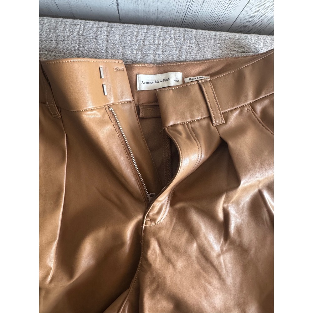 Abercrombie & Fitch Vegan Leather Pleated Shorts Tan Brown High Rise Small NEW - Picture 4 of 8